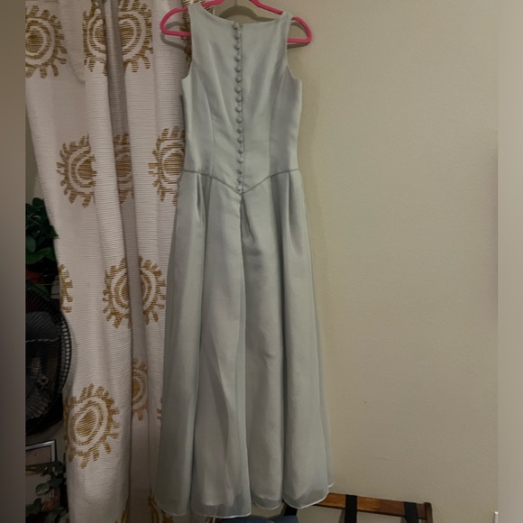 Beautiful green vintage gown. Buttons down back 😍 - Picture 9 of 10